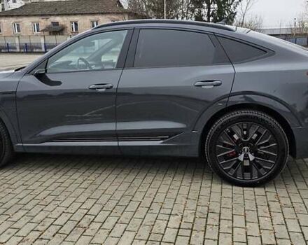 Серый Ауди Q8 Sportback e-tron, объемом двигателя 0 л и пробегом 65 тыс. км за 59999 $, фото 29 на Automoto.ua