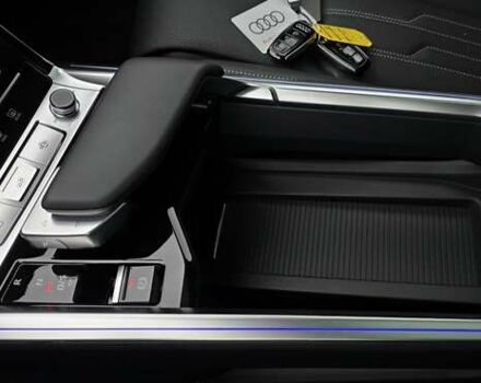 Серый Ауди Q8 Sportback e-tron, объемом двигателя 0 л и пробегом 20 тыс. км за 64800 $, фото 104 на Automoto.ua