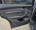 Серый Ауди Q8 Sportback e-tron, объемом двигателя 0 л и пробегом 65 тыс. км за 59999 $, фото 129 на Automoto.ua