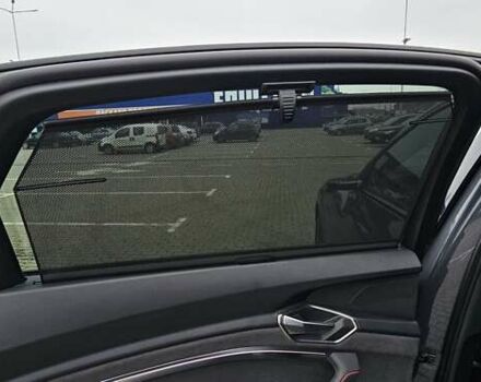 Серый Ауди Q8 Sportback e-tron, объемом двигателя 0 л и пробегом 65 тыс. км за 59999 $, фото 128 на Automoto.ua