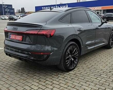 Серый Ауди Q8 Sportback e-tron, объемом двигателя 0 л и пробегом 65 тыс. км за 59999 $, фото 42 на Automoto.ua