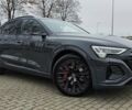 Серый Ауди Q8 Sportback e-tron, объемом двигателя 0 л и пробегом 65 тыс. км за 59999 $, фото 2 на Automoto.ua