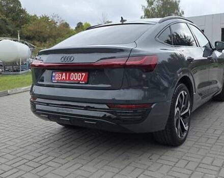 Серый Ауди Q8 Sportback e-tron, объемом двигателя 0 л и пробегом 20 тыс. км за 64800 $, фото 19 на Automoto.ua