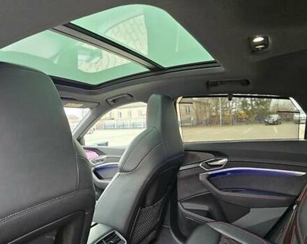 Серый Ауди Q8 Sportback e-tron, объемом двигателя 0 л и пробегом 65 тыс. км за 59999 $, фото 125 на Automoto.ua