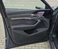 Серый Ауди Q8 Sportback e-tron, объемом двигателя 0 л и пробегом 65 тыс. км за 59999 $, фото 142 на Automoto.ua