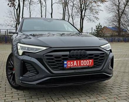 Серый Ауди Q8 Sportback e-tron, объемом двигателя 0 л и пробегом 65 тыс. км за 59999 $, фото 6 на Automoto.ua