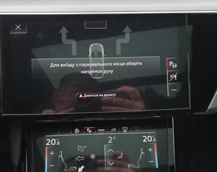 Серый Ауди Q8 Sportback e-tron, объемом двигателя 0 л и пробегом 20 тыс. км за 64800 $, фото 96 на Automoto.ua