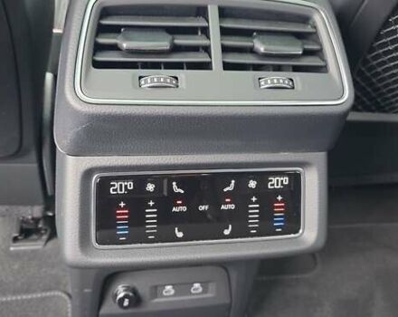 Серый Ауди Q8 Sportback e-tron, объемом двигателя 0 л и пробегом 20 тыс. км за 64800 $, фото 72 на Automoto.ua