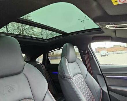 Серый Ауди Q8 Sportback e-tron, объемом двигателя 0 л и пробегом 65 тыс. км за 59999 $, фото 103 на Automoto.ua