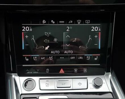 Серый Ауди Q8 Sportback e-tron, объемом двигателя 0 л и пробегом 20 тыс. км за 64800 $, фото 95 на Automoto.ua