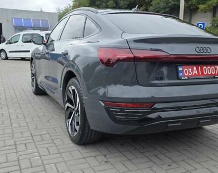 Серый Ауди Q8 Sportback e-tron, объемом двигателя 0 л и пробегом 20 тыс. км за 64800 $, фото 23 на Automoto.ua