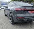 Серый Ауди Q8 Sportback e-tron, объемом двигателя 0 л и пробегом 20 тыс. км за 64800 $, фото 23 на Automoto.ua