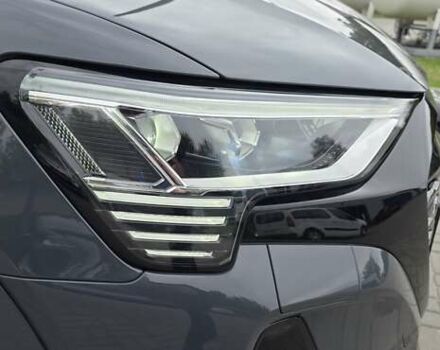 Серый Ауди Q8 Sportback e-tron, объемом двигателя 0 л и пробегом 20 тыс. км за 64800 $, фото 89 на Automoto.ua