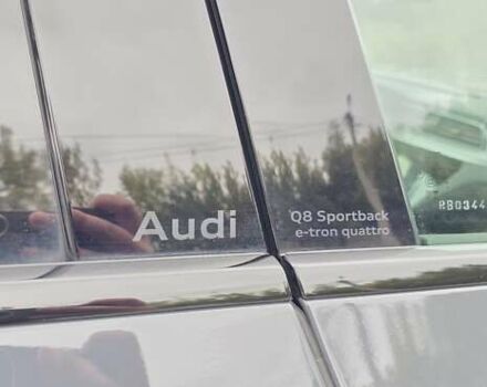 Серый Ауди Q8 Sportback e-tron, объемом двигателя 0 л и пробегом 20 тыс. км за 64800 $, фото 56 на Automoto.ua