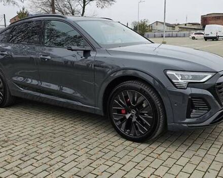 Серый Ауди Q8 Sportback e-tron, объемом двигателя 0 л и пробегом 65 тыс. км за 59999 $, фото 53 на Automoto.ua