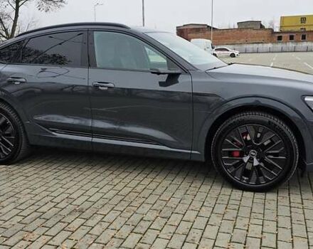 Серый Ауди Q8 Sportback e-tron, объемом двигателя 0 л и пробегом 65 тыс. км за 59999 $, фото 51 на Automoto.ua
