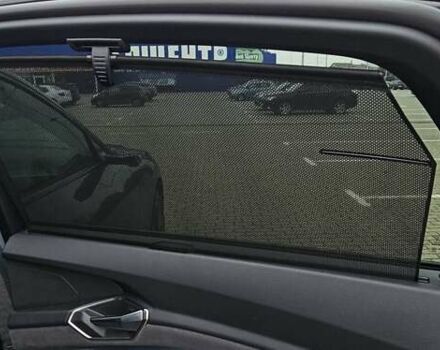 Серый Ауди Q8 Sportback e-tron, объемом двигателя 0 л и пробегом 65 тыс. км за 59999 $, фото 108 на Automoto.ua