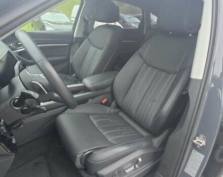 Серый Ауди Q8 Sportback e-tron, объемом двигателя 0 л и пробегом 20 тыс. км за 64800 $, фото 67 на Automoto.ua