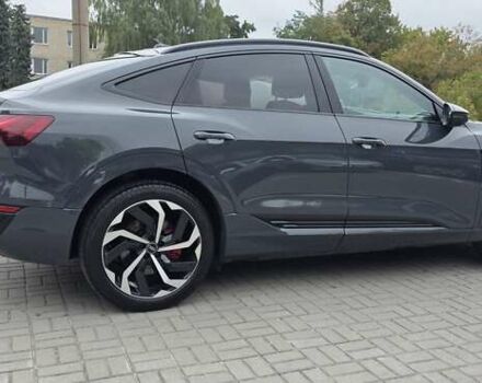 Серый Ауди Q8 Sportback e-tron, объемом двигателя 0 л и пробегом 20 тыс. км за 64800 $, фото 17 на Automoto.ua