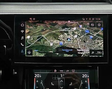 Серый Ауди Q8 Sportback e-tron, объемом двигателя 0 л и пробегом 65 тыс. км за 59999 $, фото 79 на Automoto.ua