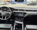 Серый Ауди Q8 Sportback e-tron, объемом двигателя 0 л и пробегом 65 тыс. км за 59999 $, фото 112 на Automoto.ua