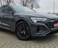 Серый Ауди Q8 Sportback e-tron, объемом двигателя 0 л и пробегом 65 тыс. км за 59999 $, фото 4 на Automoto.ua