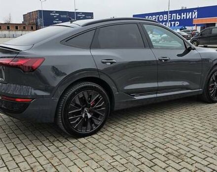 Серый Ауди Q8 Sportback e-tron, объемом двигателя 0 л и пробегом 65 тыс. км за 59999 $, фото 44 на Automoto.ua