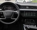 Серый Ауди Q8 Sportback e-tron, объемом двигателя 0 л и пробегом 20 тыс. км за 64800 $, фото 70 на Automoto.ua