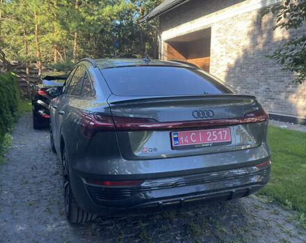 Сірий Ауді Q8 Sportback e-tron, об'ємом двигуна 0 л та пробігом 1 тис. км за 87200 $, фото 1 на Automoto.ua