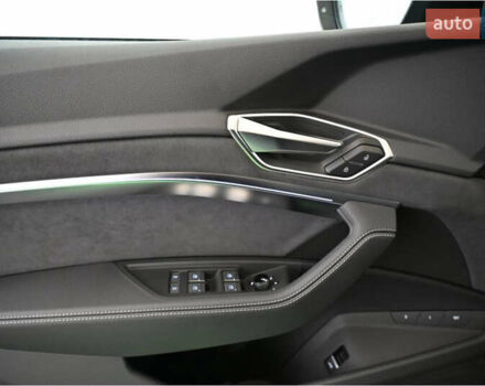Сірий Ауді Q8 Sportback e-tron, об'ємом двигуна 0 л та пробігом 1 тис. км за 87200 $, фото 10 на Automoto.ua