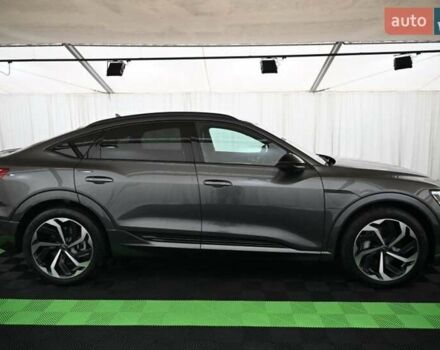 Сірий Ауді Q8 Sportback e-tron, об'ємом двигуна 0 л та пробігом 1 тис. км за 87200 $, фото 5 на Automoto.ua