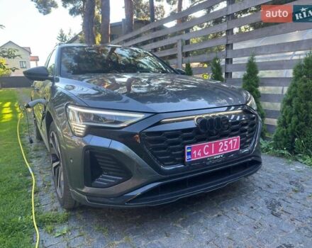 Сірий Ауді Q8 Sportback e-tron, об'ємом двигуна 0 л та пробігом 1 тис. км за 87200 $, фото 2 на Automoto.ua