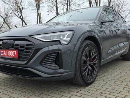 Серый Ауди Q8 Sportback e-tron, объемом двигателя 0 л и пробегом 65 тыс. км за 59999 $, фото 1 на Automoto.ua