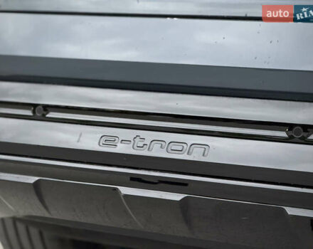 Синий Ауди Q8 Sportback e-tron, объемом двигателя 0 л и пробегом 17 тыс. км за 58868 $, фото 43 на Automoto.ua