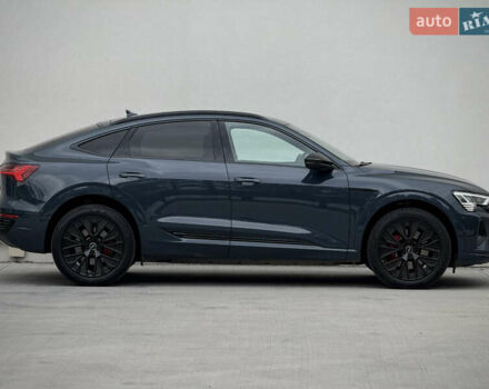Синий Ауди Q8 Sportback e-tron, объемом двигателя 0 л и пробегом 17 тыс. км за 58868 $, фото 9 на Automoto.ua
