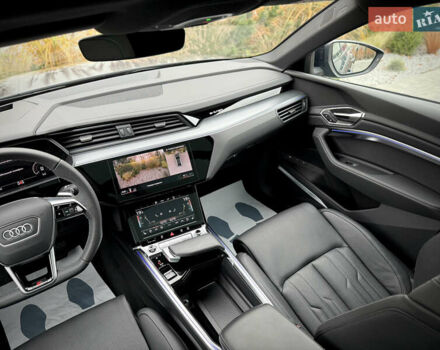Синий Ауди Q8 Sportback e-tron, объемом двигателя 0 л и пробегом 17 тыс. км за 58868 $, фото 67 на Automoto.ua