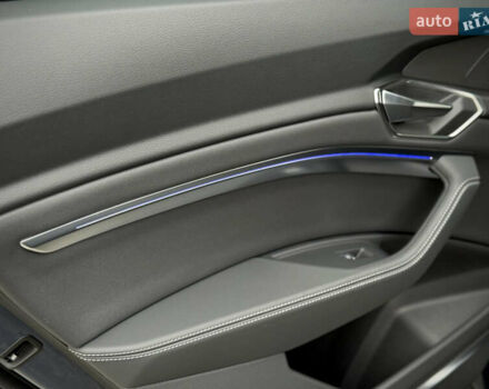 Синий Ауди Q8 Sportback e-tron, объемом двигателя 0 л и пробегом 17 тыс. км за 58868 $, фото 87 на Automoto.ua