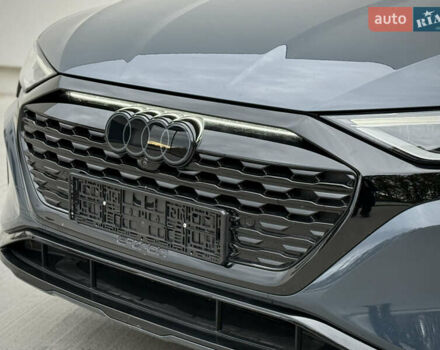 Синий Ауди Q8 Sportback e-tron, объемом двигателя 0 л и пробегом 17 тыс. км за 58868 $, фото 14 на Automoto.ua