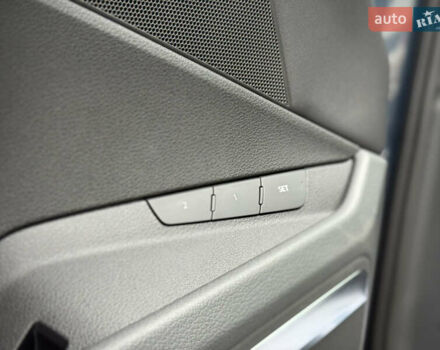 Синий Ауди Q8 Sportback e-tron, объемом двигателя 0 л и пробегом 17 тыс. км за 58868 $, фото 84 на Automoto.ua