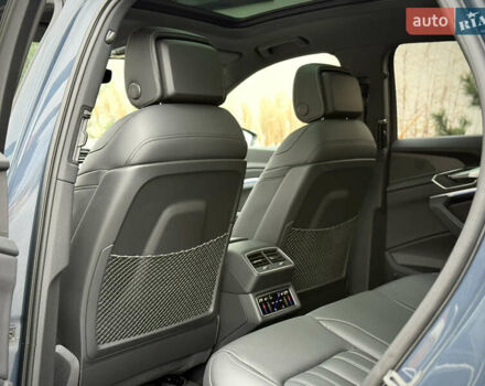 Синий Ауди Q8 Sportback e-tron, объемом двигателя 0 л и пробегом 17 тыс. км за 58868 $, фото 72 на Automoto.ua