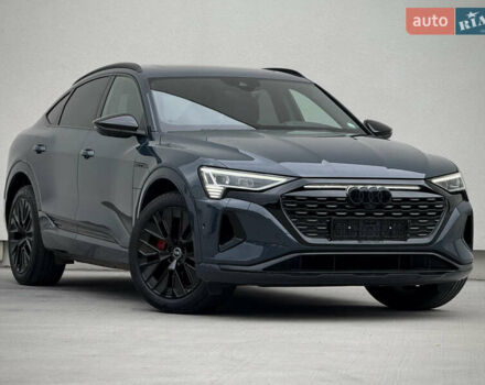 Синий Ауди Q8 Sportback e-tron, объемом двигателя 0 л и пробегом 17 тыс. км за 58868 $, фото 135 на Automoto.ua