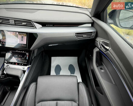 Синий Ауди Q8 Sportback e-tron, объемом двигателя 0 л и пробегом 17 тыс. км за 58868 $, фото 60 на Automoto.ua