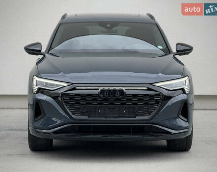 Синий Ауди Q8 Sportback e-tron, объемом двигателя 0 л и пробегом 17 тыс. км за 58868 $, фото 137 на Automoto.ua