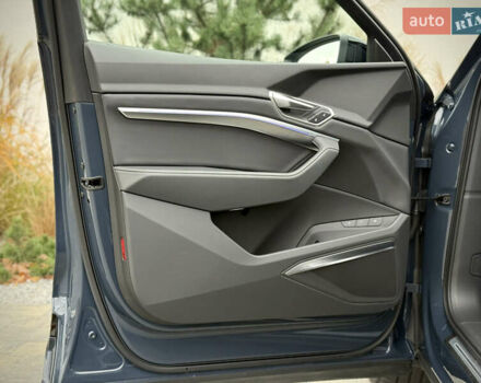 Синий Ауди Q8 Sportback e-tron, объемом двигателя 0 л и пробегом 17 тыс. км за 58868 $, фото 81 на Automoto.ua