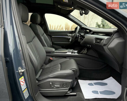 Синий Ауди Q8 Sportback e-tron, объемом двигателя 0 л и пробегом 17 тыс. км за 58868 $, фото 73 на Automoto.ua