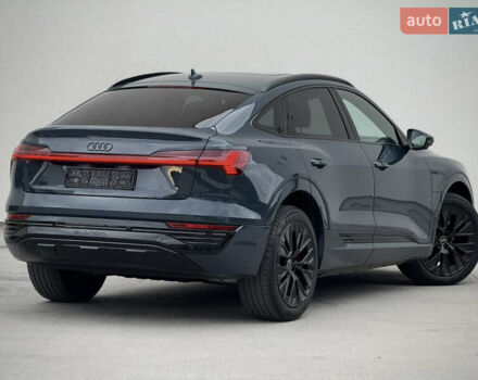 Синий Ауди Q8 Sportback e-tron, объемом двигателя 0 л и пробегом 17 тыс. км за 58868 $, фото 2 на Automoto.ua