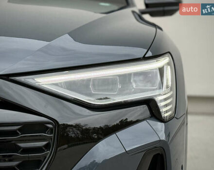 Синий Ауди Q8 Sportback e-tron, объемом двигателя 0 л и пробегом 17 тыс. км за 58868 $, фото 34 на Automoto.ua