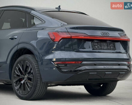 Синий Ауди Q8 Sportback e-tron, объемом двигателя 0 л и пробегом 17 тыс. км за 58868 $, фото 45 на Automoto.ua