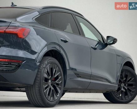 Синий Ауди Q8 Sportback e-tron, объемом двигателя 0 л и пробегом 17 тыс. км за 58868 $, фото 51 на Automoto.ua