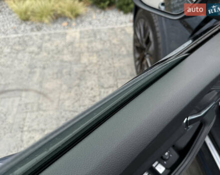 Синий Ауди Q8 Sportback e-tron, объемом двигателя 0 л и пробегом 17 тыс. км за 58868 $, фото 126 на Automoto.ua